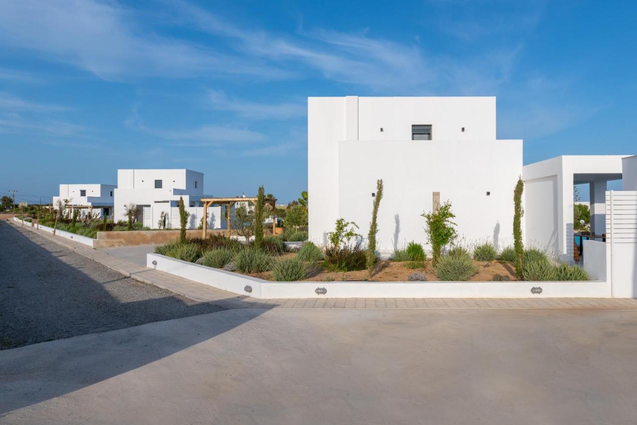 Seastar Villa, * Lakhania
